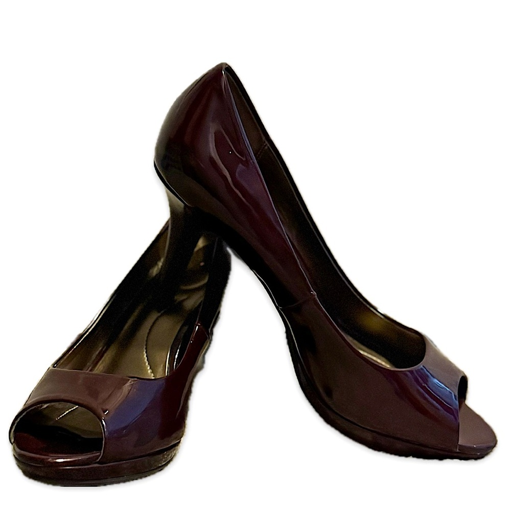 Bandolino B Flexible "Supermodel" Peep Toe Heels in Wine Women's Size 8.5